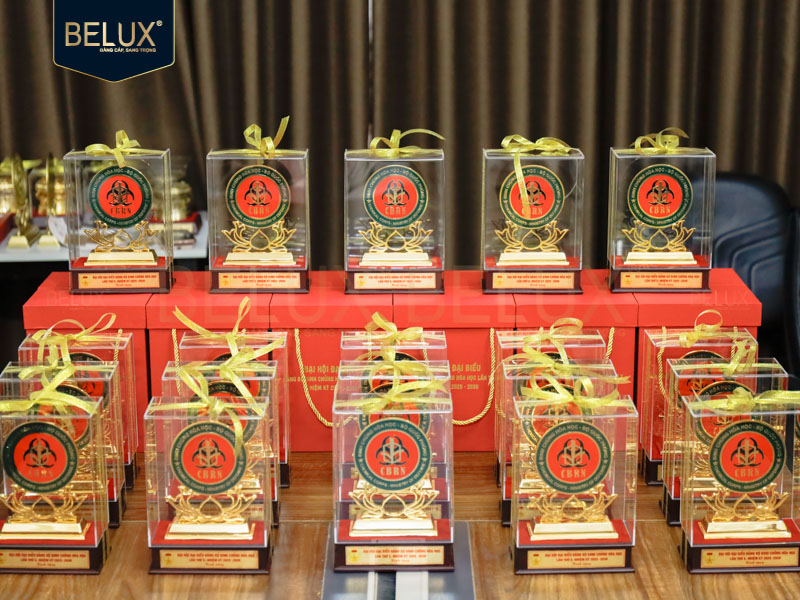 Lô Biểu trưng đế sen Binh Chủng Hóa Học cao 22cm bằng đồng mạ vàng 24k thiết kế theo yêu cầu